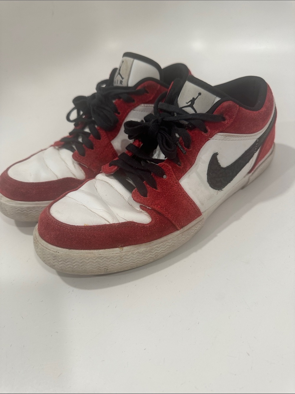 Nike Low-Top Sneakers - Red, White & Black